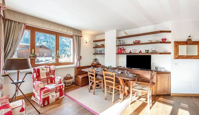 Charming Apartment Close to Cableway, Pré-Saint-Didier, Italy