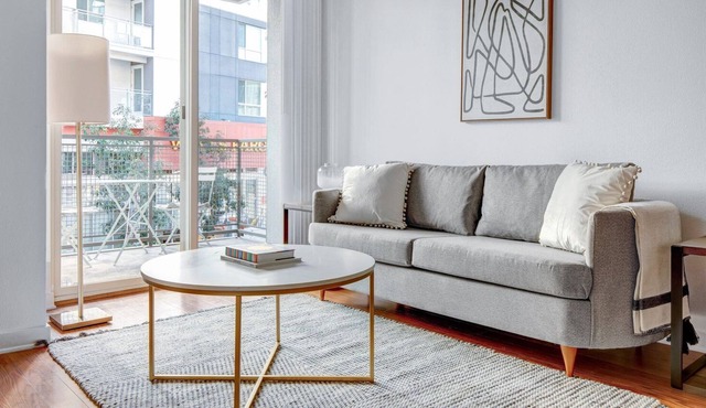 Charming Downtown 1BR w/ Pool, W/D & Gym, near Museums, by Blueground