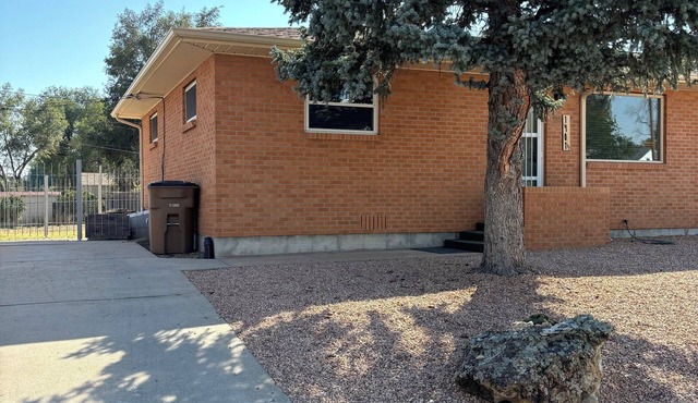 Charming Duplex with New AC & heater with WiFi