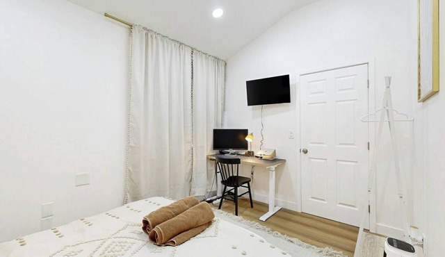 Charming Urban Oasis near LAX w Pool Table, Sauna, and Rooftop Terrace