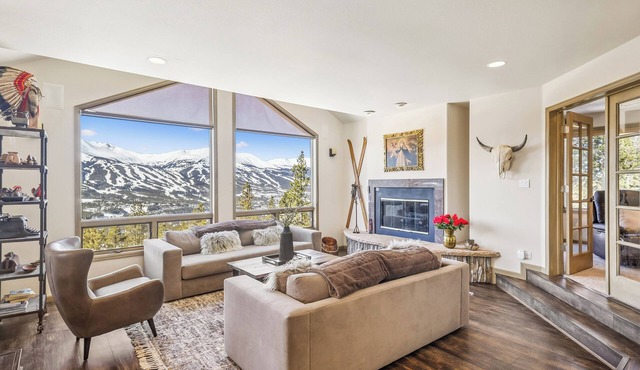 Charter Ridge 10 Spacious 4BR townhome in Breckenridge with stunning views and hot tub.
