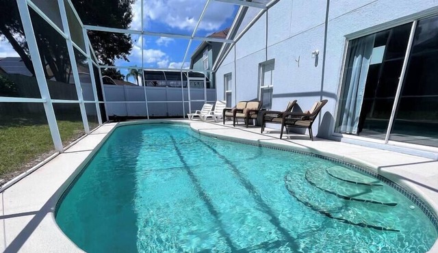 Cheerful Villa with Pool