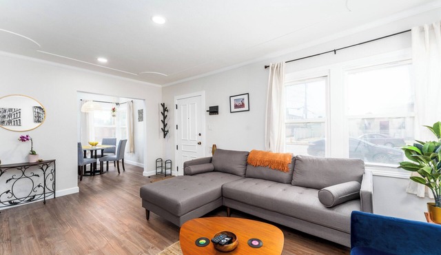 Chic Bungalow Steps from SoFi, Kia Forum, & LAX