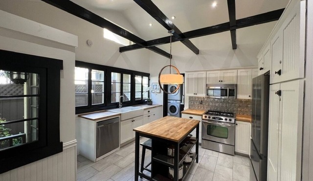 Classic Craftsman in Echo Park Close to Downtown