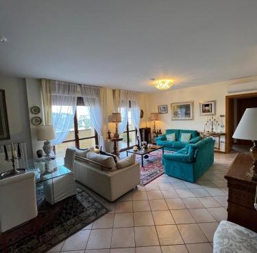 CLASSY Penthouse B&B