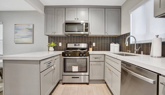 Clean 2BR/2BA Family Home · Near Disneyland
