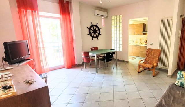 CN042 - Cesenatico, comfortable three-room apartment in a central location