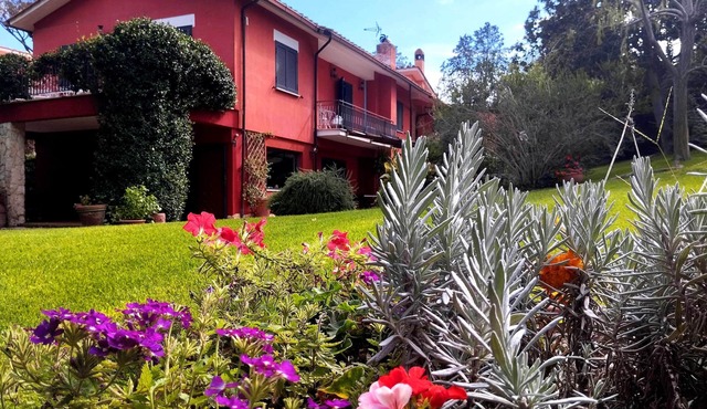 Cozy and spacious villa, ideal for groups and families, close to the city center