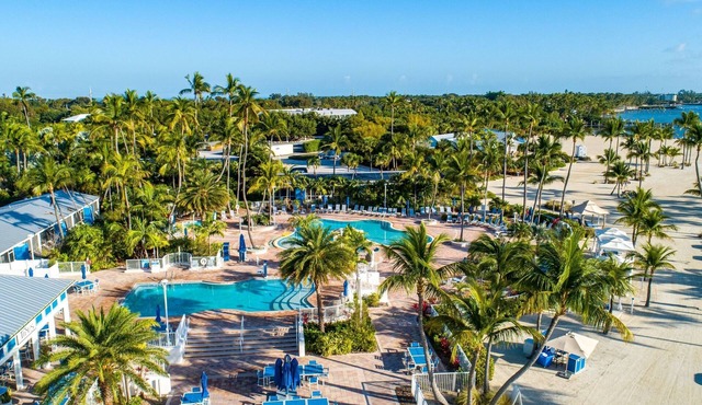 Coastal Kitchen Pool Gym | 5 mi to Annes Beach | Swim & Relax on Shore