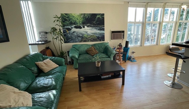Comfy 1-Bedroom in Pico w/Great Views - No taxes with 31 day booking!