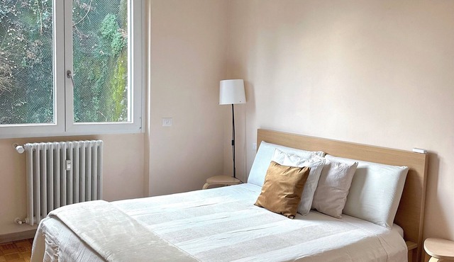 Como Chiasso new deco 2 bedrooms 2bathrooms lake view AC parking
