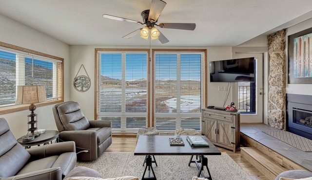 COMPLETELY UPDATED 2BR2BA Walk to Base-Short & Long Term STUNNING Mountain Views