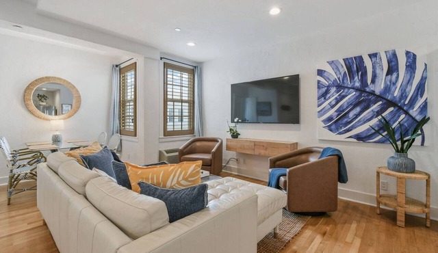 CondoPool/StepsToBeachDine/Getaway2br in Palm Beach