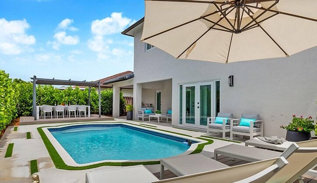 Corsica Luxe Villa/BBQ, Heated Pool, Games & Fun