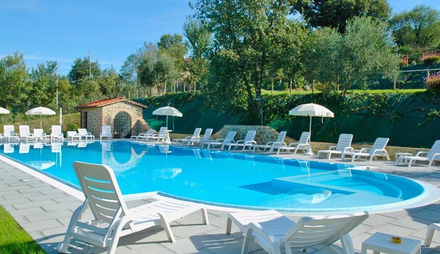 Cosy apartment in villa for 4 guests with WIFI, A/C, pool, TV and patio