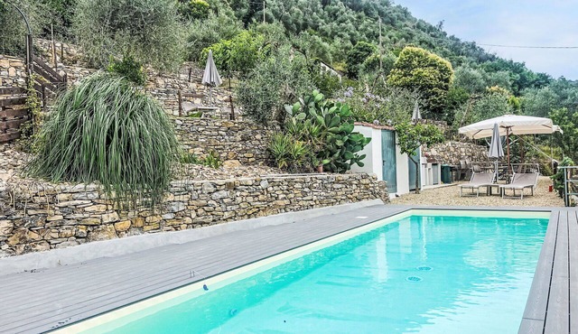 Cosy apartment for 4 people with pool, WIFI, TV, patio and pets allowed