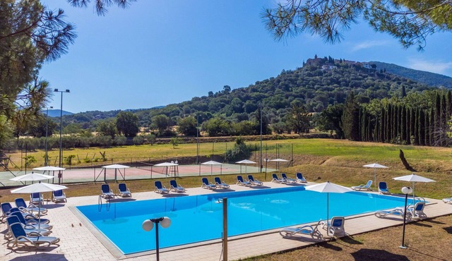 Cosy apartment for 4 people with A/C, WIFI, pool, TV and terrace