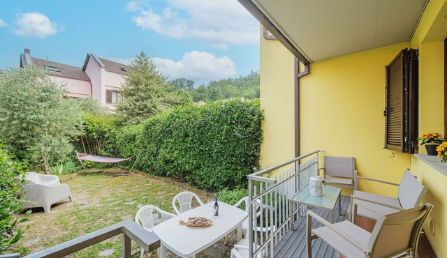 Cosy apartment for 7 people with WIFI, pool, TV, balcony and pets allowed