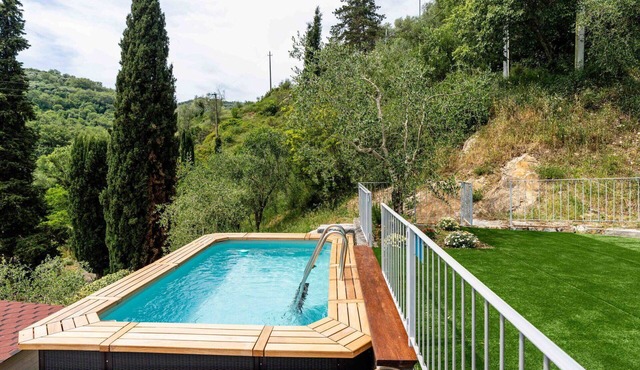 Cosy apartment for 6 people with WIFI, pool, patio and pets allowed