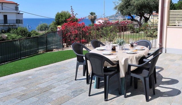 Cosy apartment for 6 people with WIFI, TV, terrace and parking