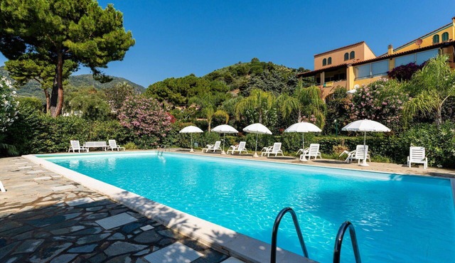 Cosy apartment for 4 guests with pool, WIFI, balcony and pets allowed