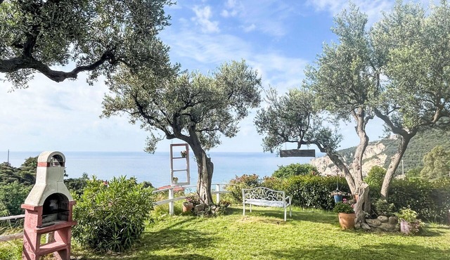 Cosy apartment in villa for 4 guests with A/C, WIFI, terrace and pets allowed