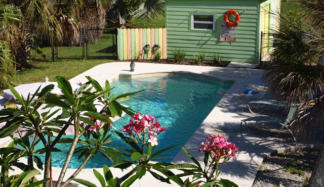 Cottage with Pool and Boat Dockage just minutes to Key West!