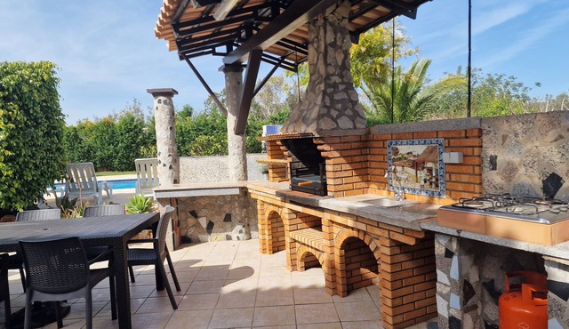 Country House "Villa Monte Branco" with Mountain View, Private Pool & Wi-Fi