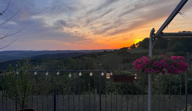 Country House 'La Casa Del Pino' with Mountain View, Private Garden and Wi-Fi