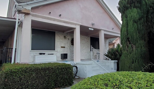 Cozy 2-bedroom home in awesome Los Angeles, near LAX, Sofi, downtown LA, Lakers