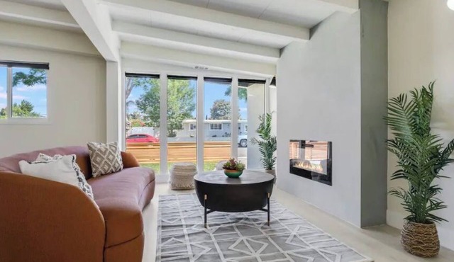 Cozy 4 BD house 12 mins to Disney snd Beach sleeps 10 heated pool