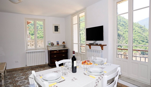 Cozy Apartment in the medieval heart of Pigna with panoramic views