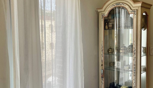 COZY BEDROOM - FULL KITCHEN - CLEAN SPACIOUS LA APARTMENT w. PRIVATE SUITE ROOM