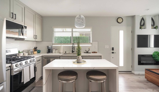 Cozy/Comfort MAJOR INTERNATIONAL SPORTING EVENT CW LAX Studio: Your Gateway to LA Adventures.