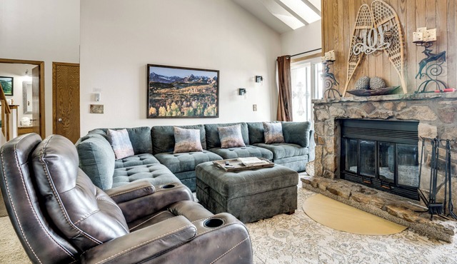 Cozy Condo w/Balcony & Mtn View in Silverthorne!