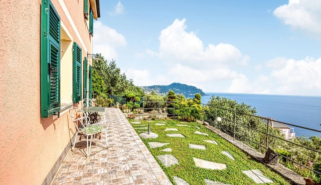 Cozy home in Pieve Ligure with house sea view