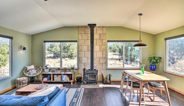 Cozy Remote Retreat Mountain Views Stargazing