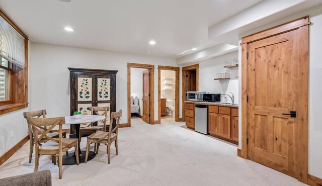 Cozy Spacious Mountain Home Close To Everything