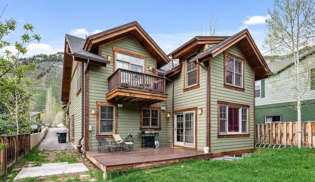 Cozy Spacious Mountain Home Close To Everything