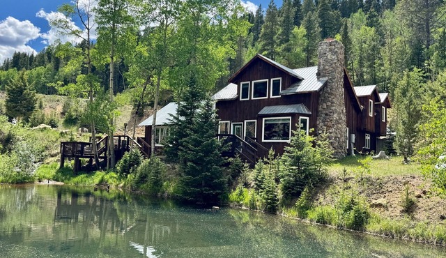 Creek & Peak Hideaway