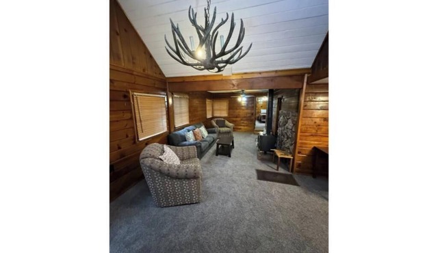 Crest Lodge Historic Mountain Inn - Big bear