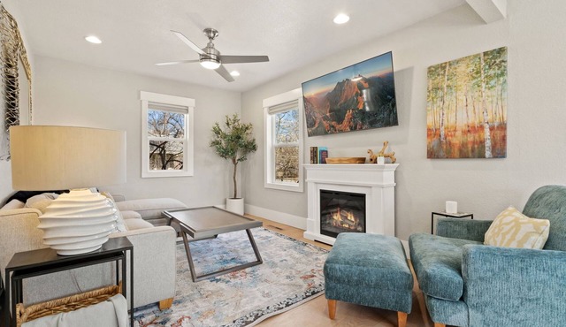CSU Hideaway – King Bd, Backyard Oasis, EV Charger