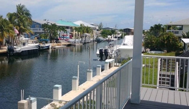 DAZZLING SUNSETS-80FT WIDE CANAL BIG PINE KEY-60' DOCK 5 MINUTES TO CHANNEL