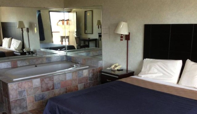 Del Amo Inn