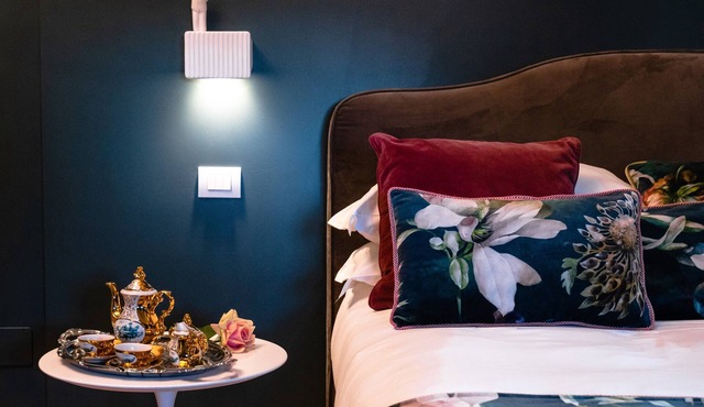 Deluxe King Room “CILE” with Wi-Fi and Air Conditioning