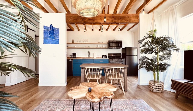 Designed by an LA based architect with a front yard in the heart of LA.