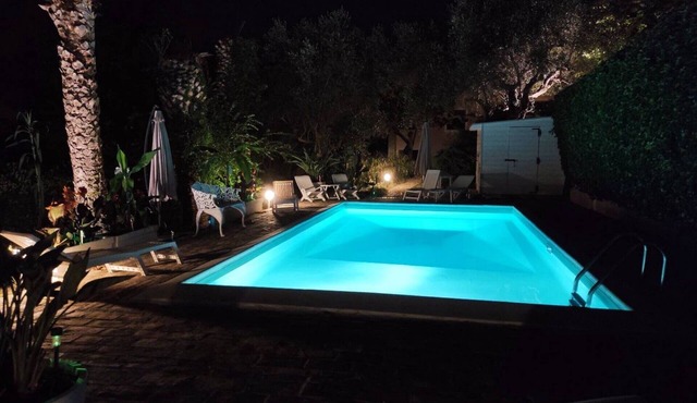 Dog Friendly Apartment in Villa with Pool and Dog Area