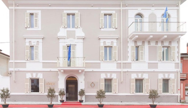 Doride Suites Boutique Hotel