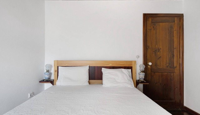 Double Room 1 - Quinta Do Rossio with Sea View, Wi-Fi & Air Conditioning