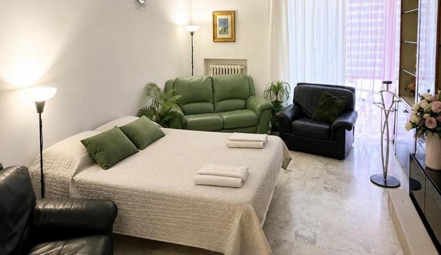 Double Room with Private Bathroom 6 Minutes from the Sea